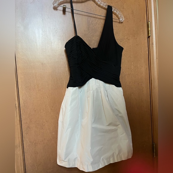 BCBGMaxazria Black & White One-Shouldered Mini Dress - Size 12 - Picture 3 of 4